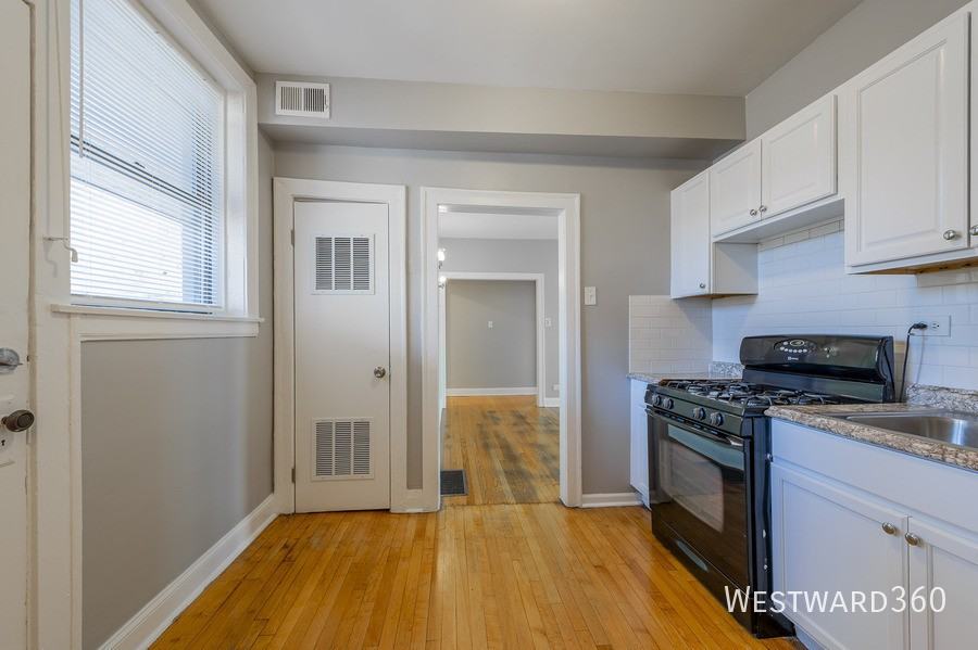 2056 W Arthur Ave #3W - Photo 3 of 11
