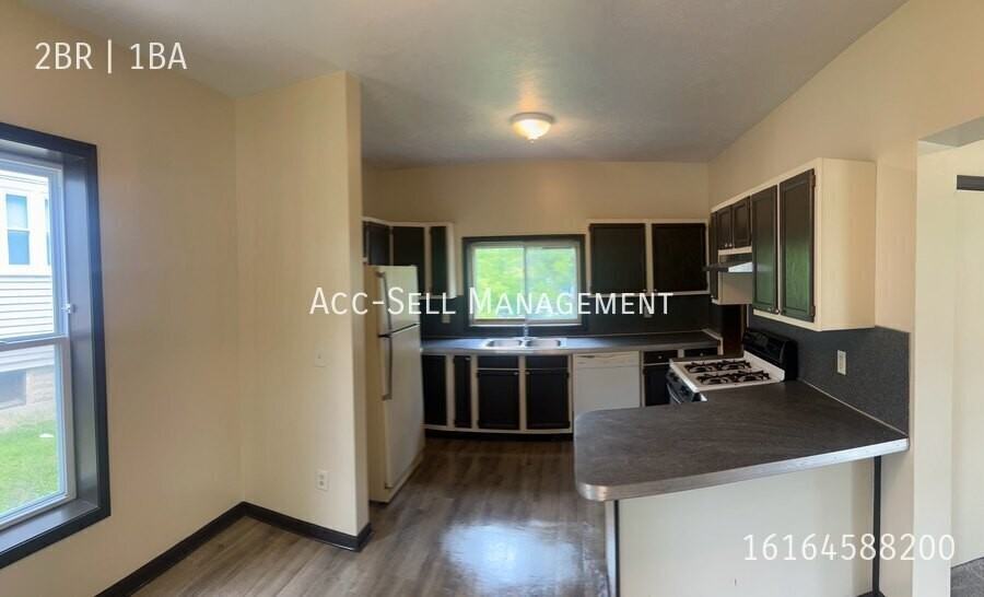 427 Leonard St Ne - Photo 3 of 8