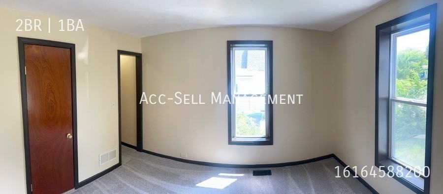 427 Leonard St Ne - Photo 6 of 8