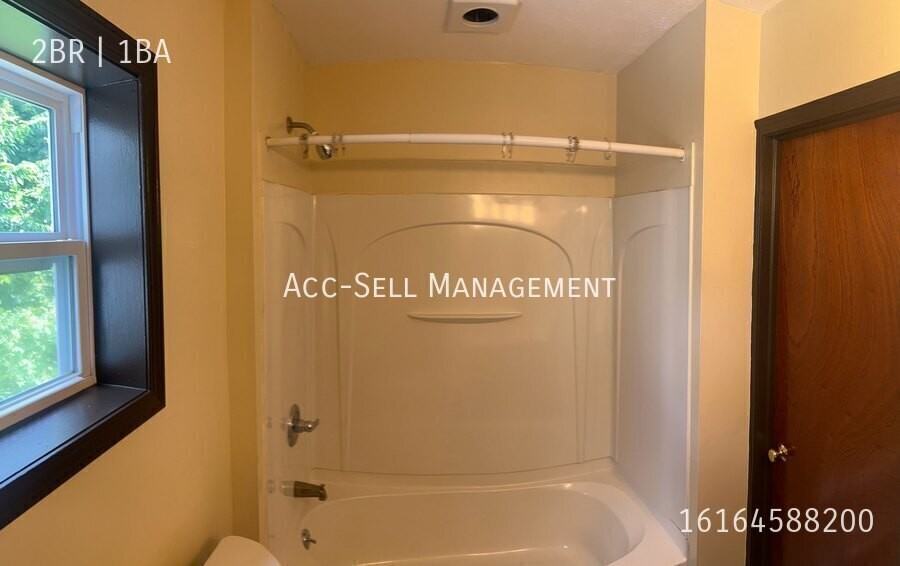 427 Leonard St Ne - Photo 7 of 8