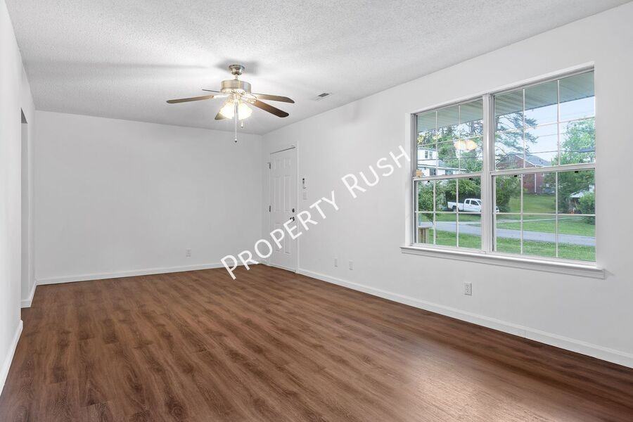 3404 Frawley St - Photo 7 of 41