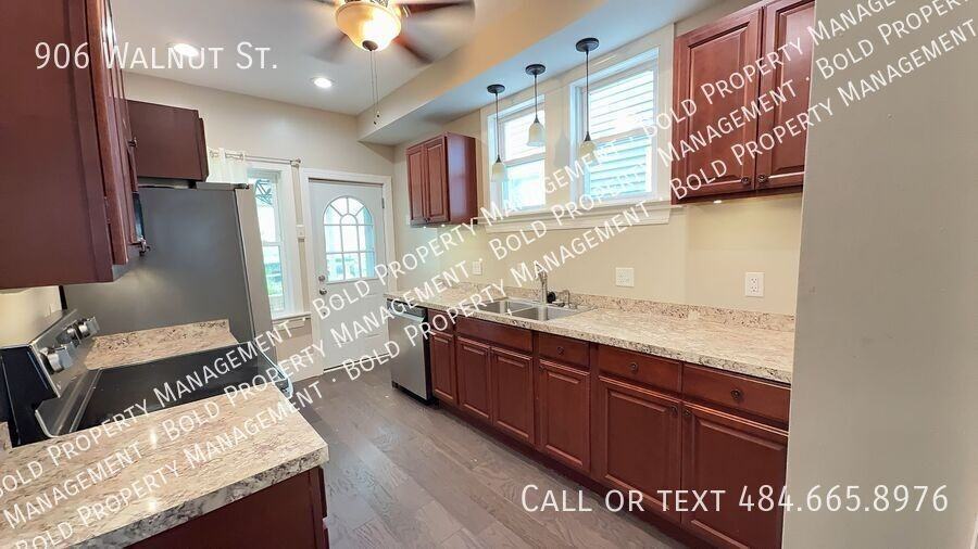 906 Walnut St - Photo 2 of 14