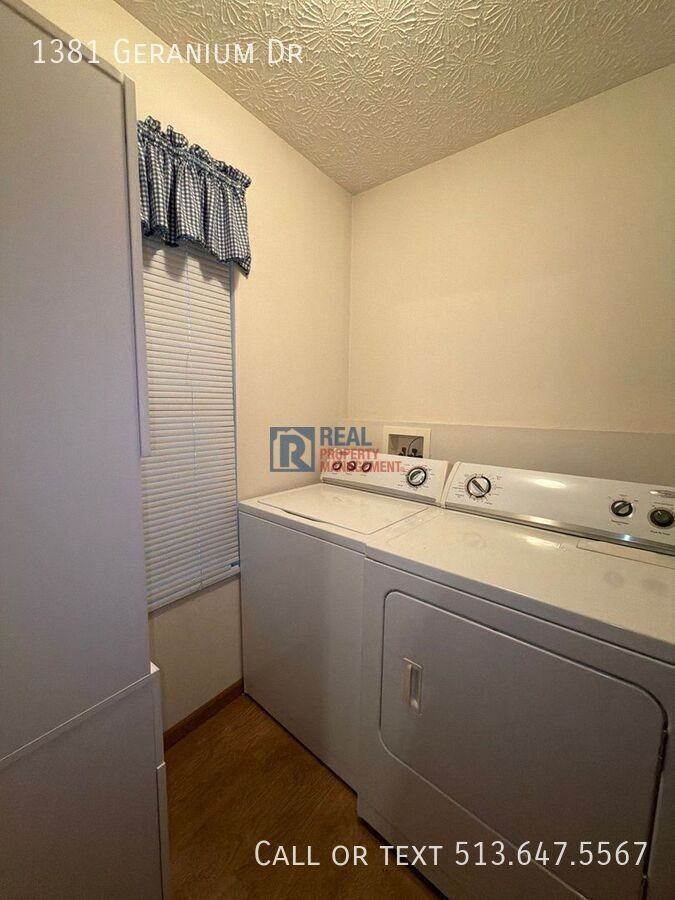 1381 Geranium Dr - Photo 4 of 34