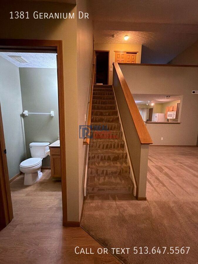 1381 Geranium Dr - Photo 5 of 34