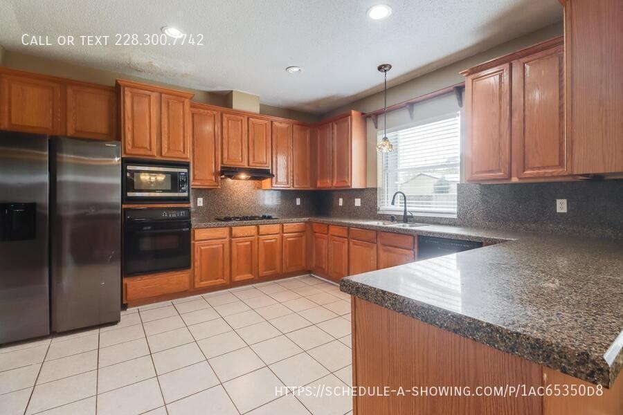 2073 Stone Bridge Dr - Photo 4 of 24