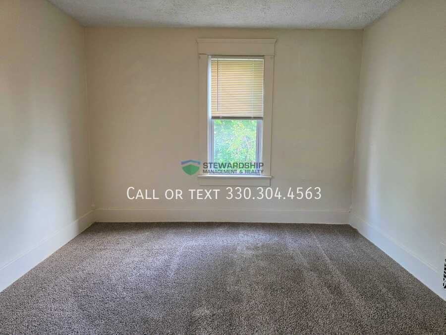 86 Hurlburt Ave - Photo 5 of 19