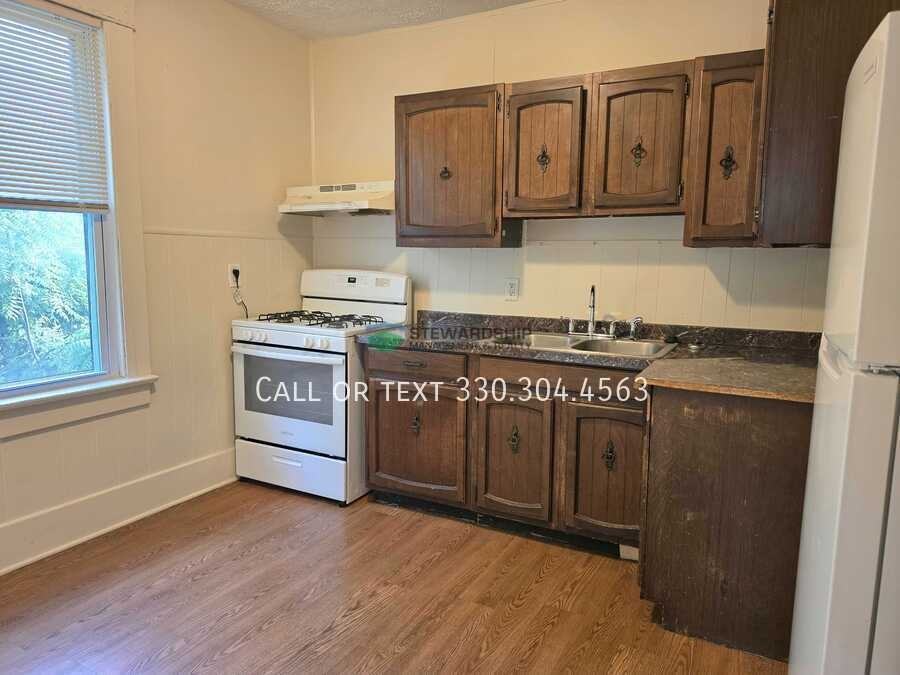 86 Hurlburt Ave - Photo 6 of 19