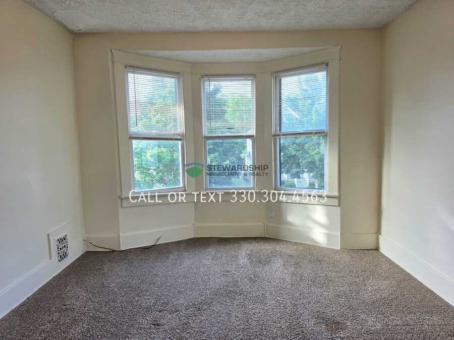 86 Hurlburt Ave #UPPER
