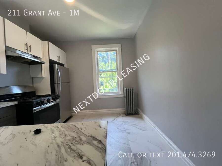 211 Grant Ave #1M - Photo 3 of 9