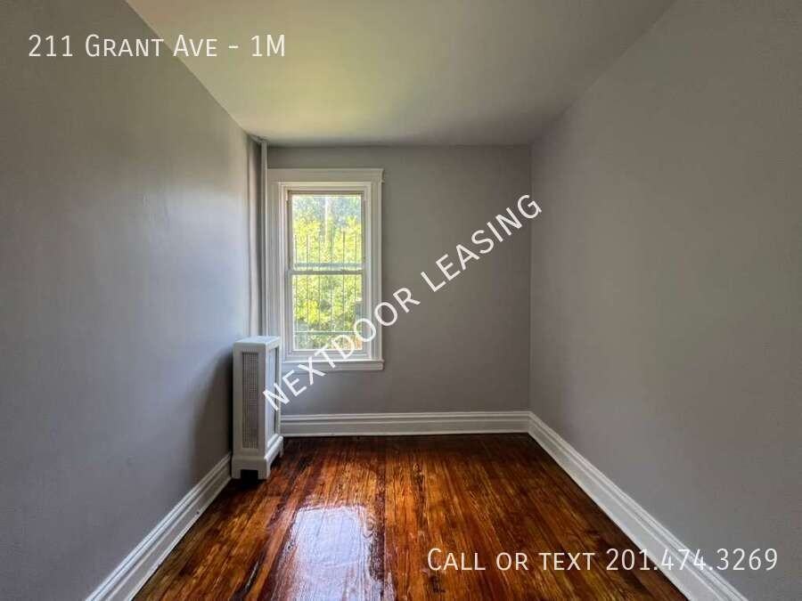 211 Grant Ave #1M - Photo 4 of 9