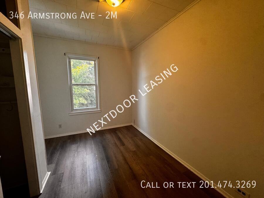 346 Armstrong Ave #2M - Photo 4 of 6