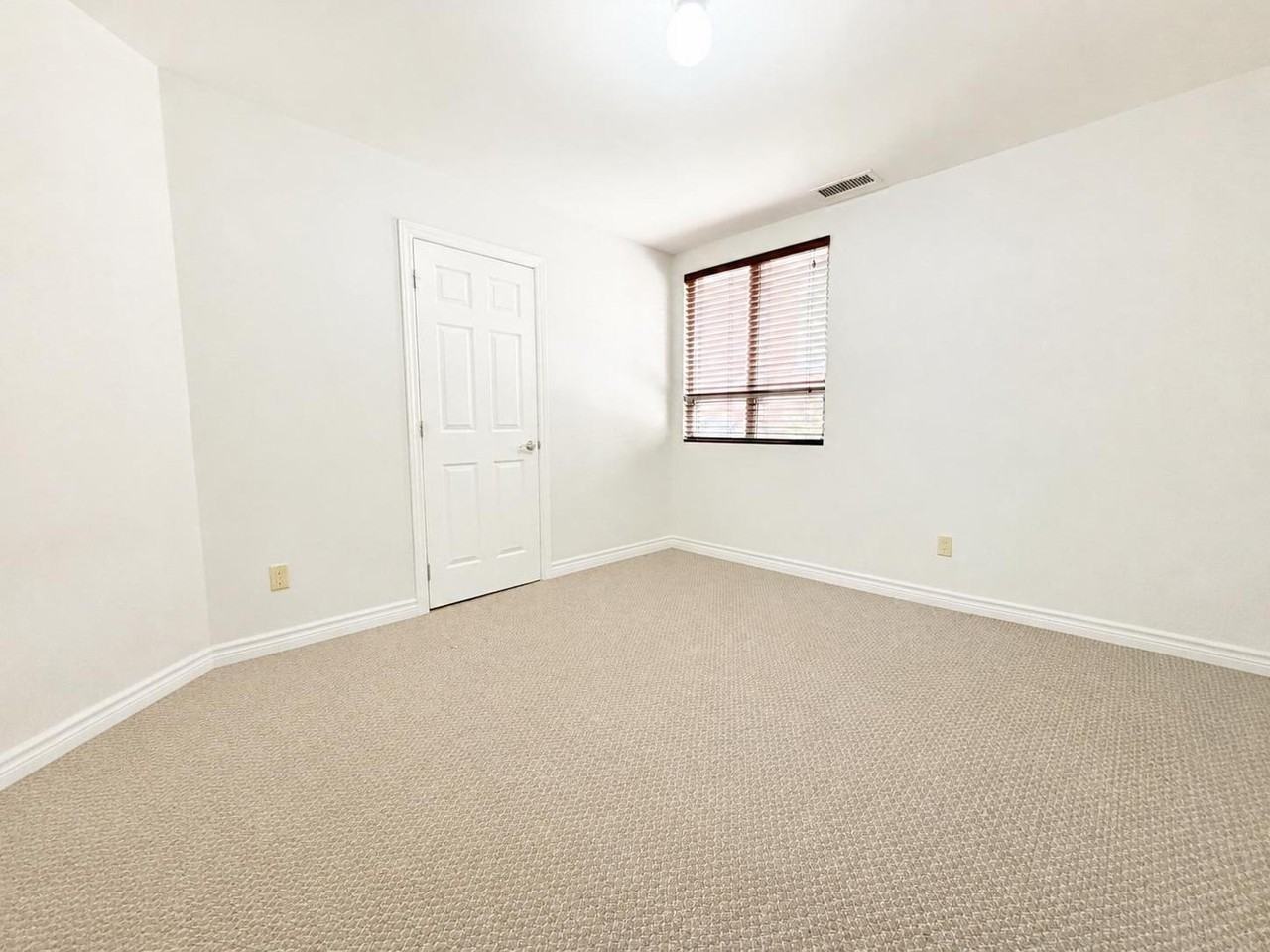 1 Main St W #408 - Photo 7 of 14