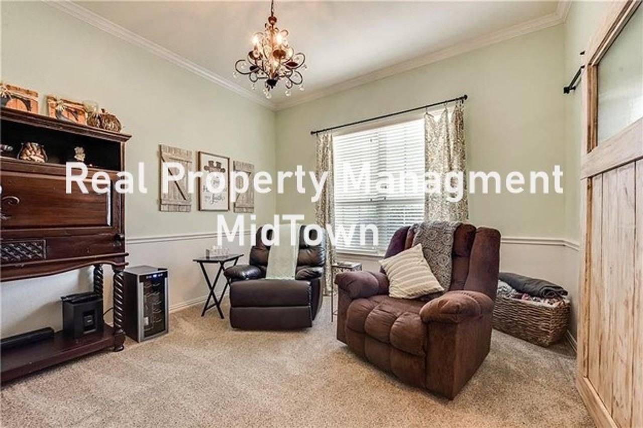 1105 Sunland Ct - Photo 5 of 26