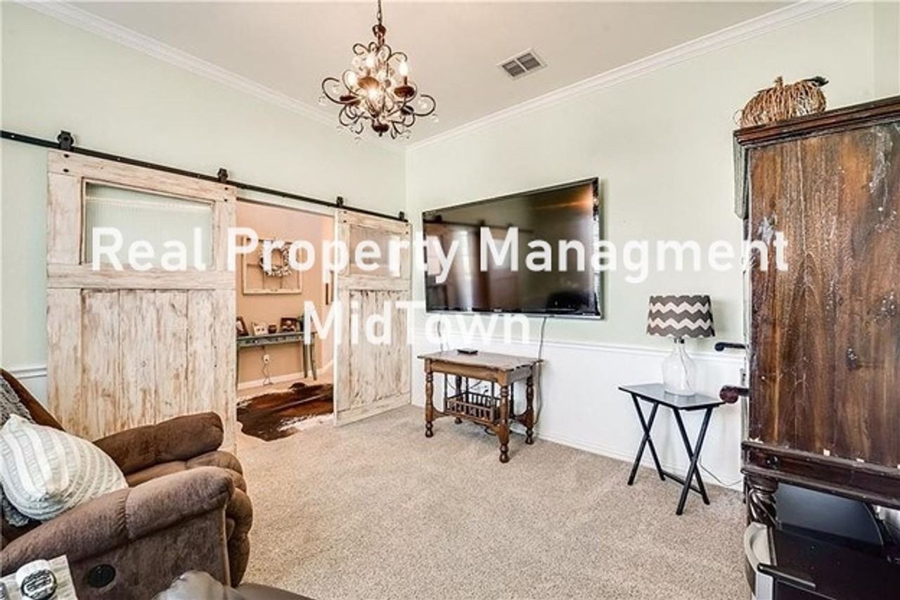 1105 Sunland Ct - Photo 6 of 26