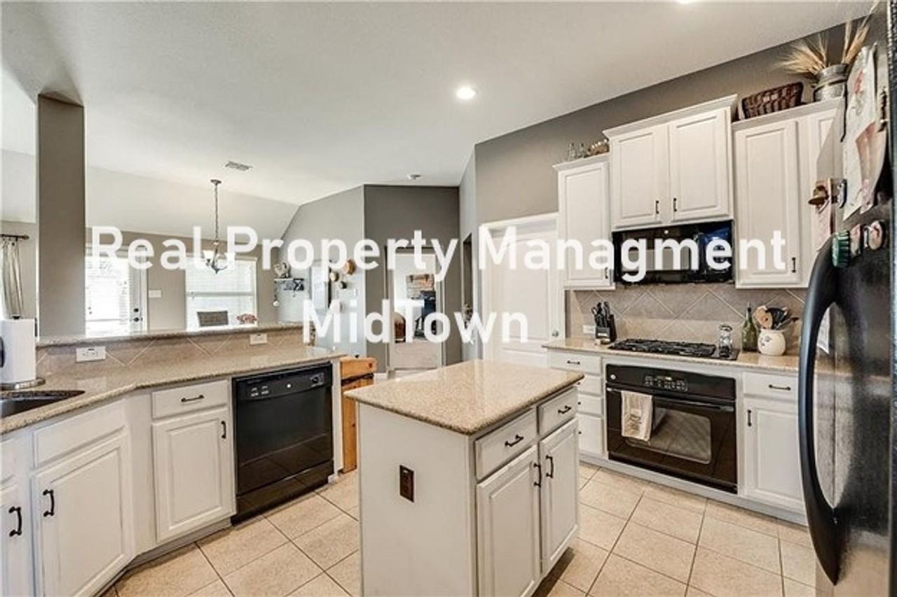 1105 Sunland Ct - Photo 7 of 26