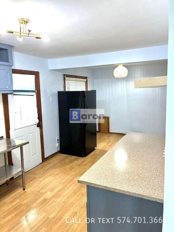 447 Park Dr - Photo 4 of 14