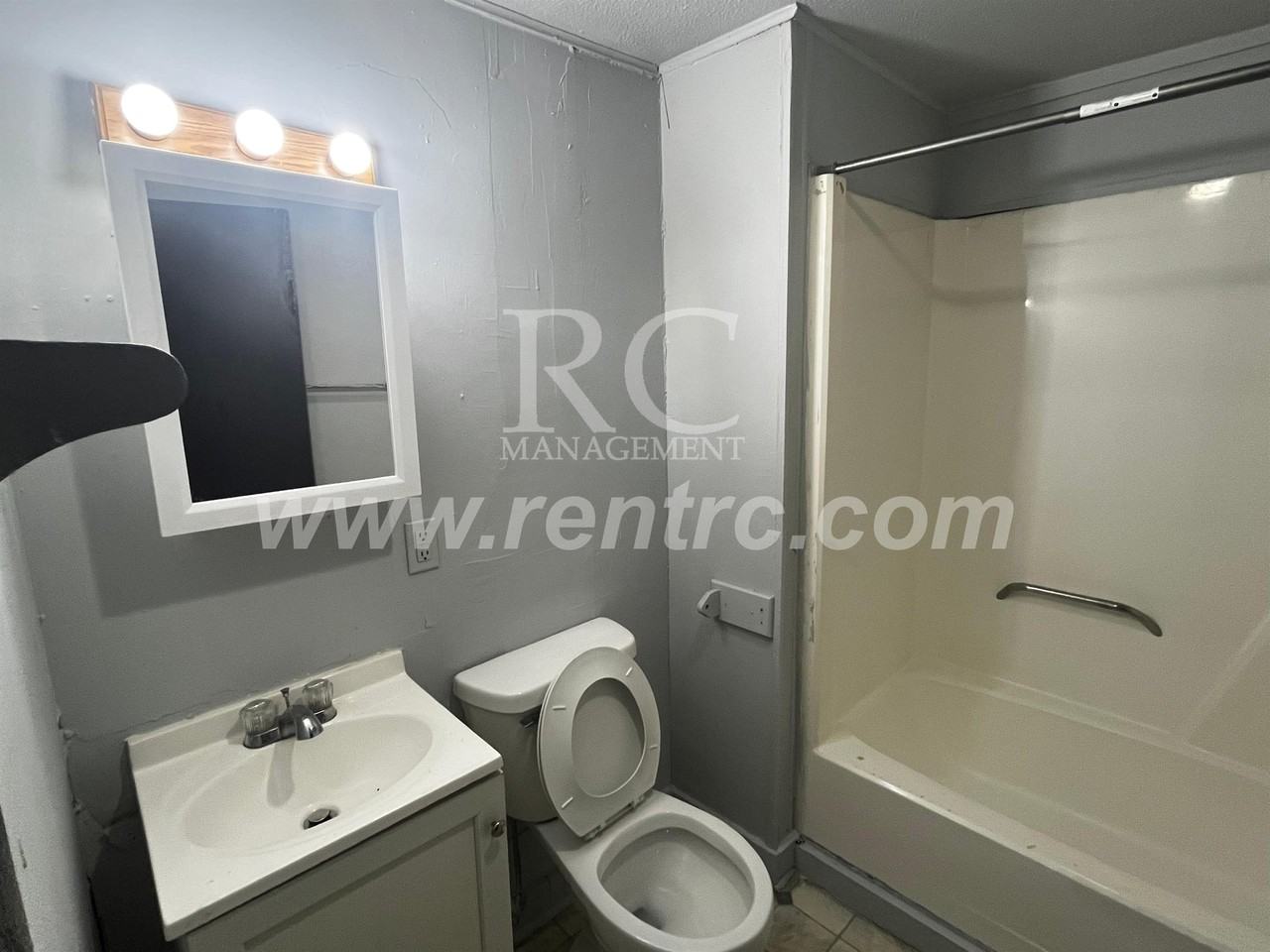 1420 Cleveland Ave Apt D - Photo 3 of 10