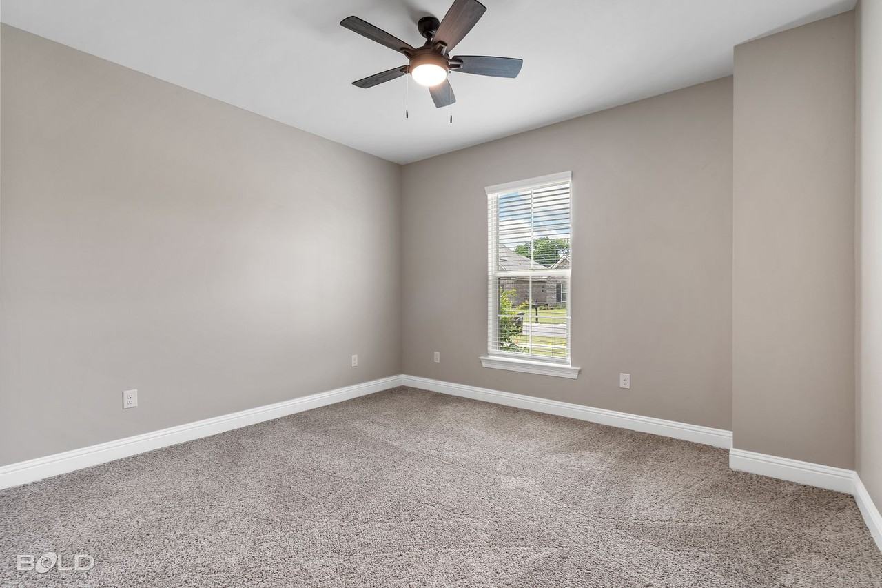 211 Hyperion St - Photo 4 of 29