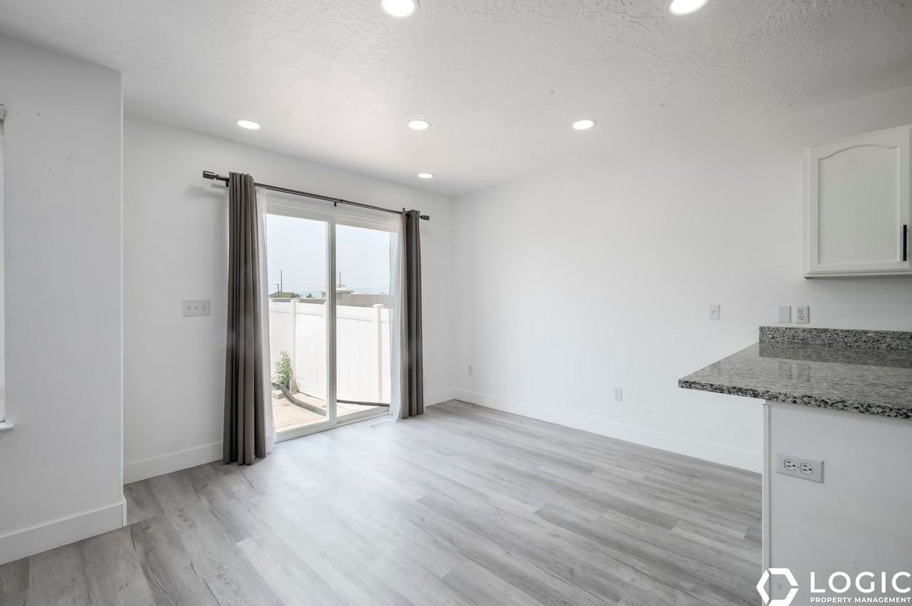 1212 S 1410 E - Photo 4 of 19