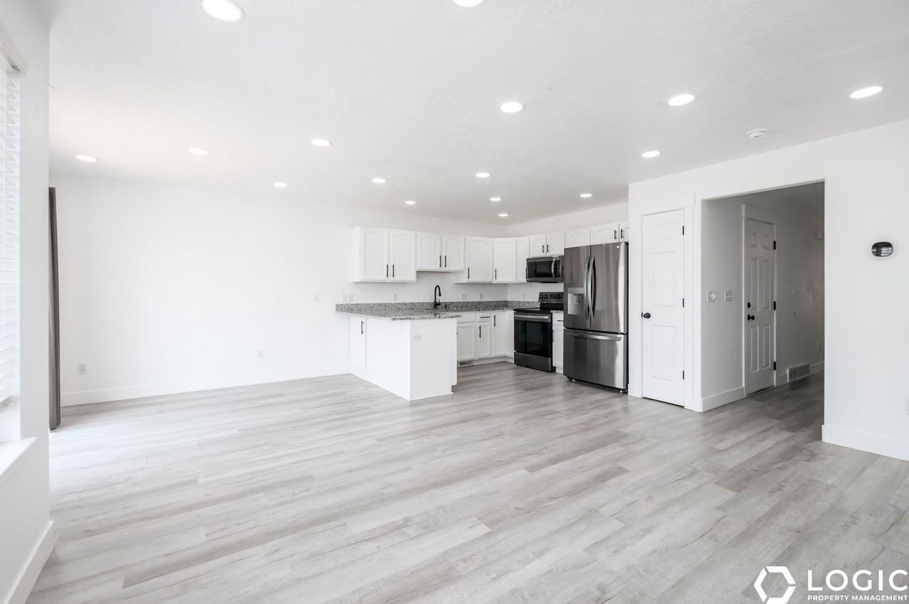 1212 S 1410 E - Photo 5 of 19