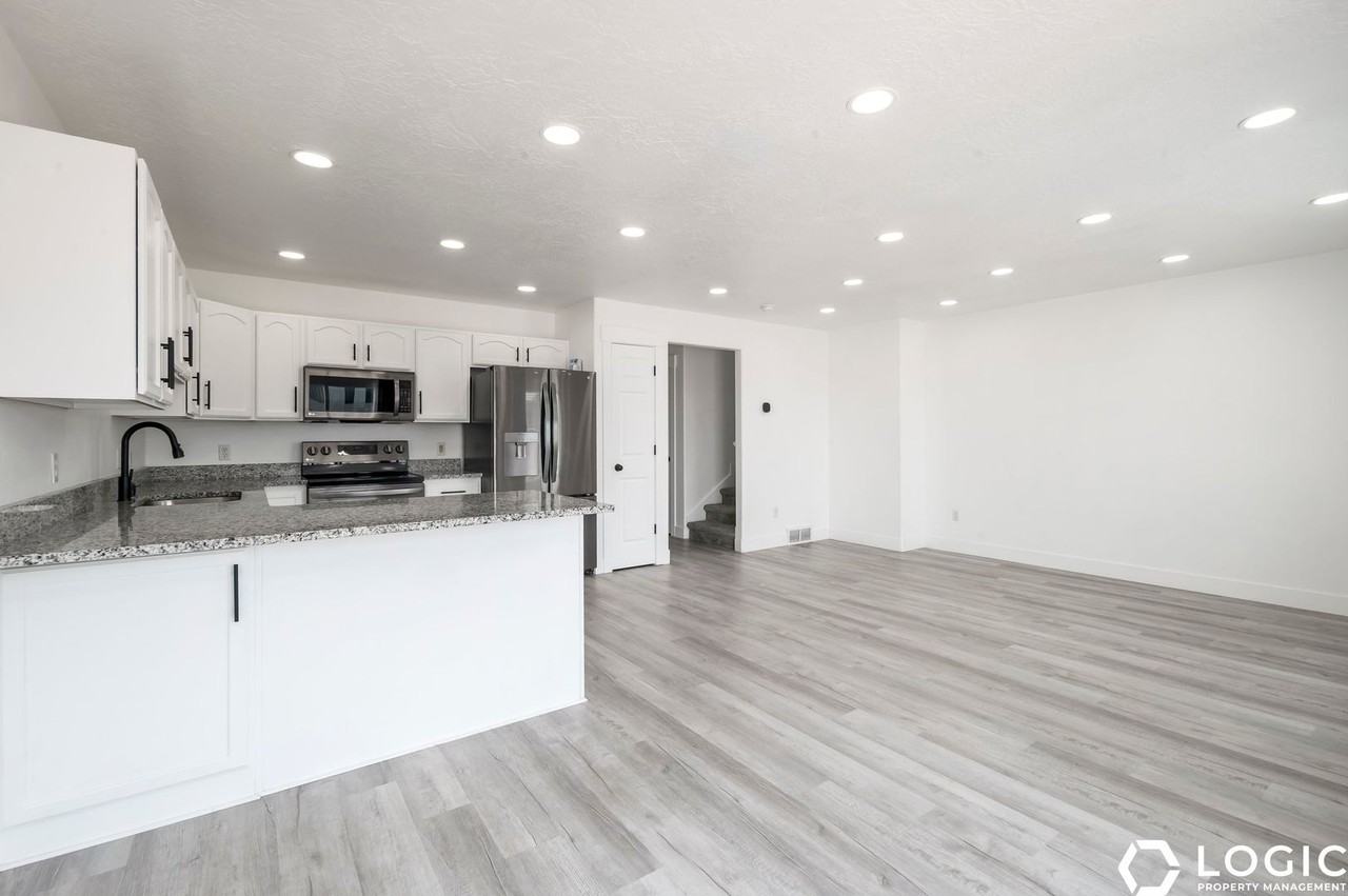 1212 S 1410 E - Photo 6 of 19