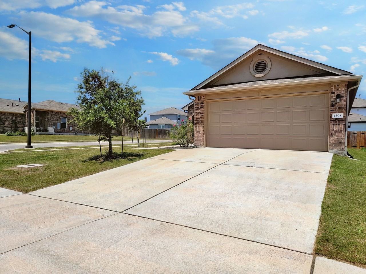 1308 Fairhaven Gtwy - Photo 3 of 35