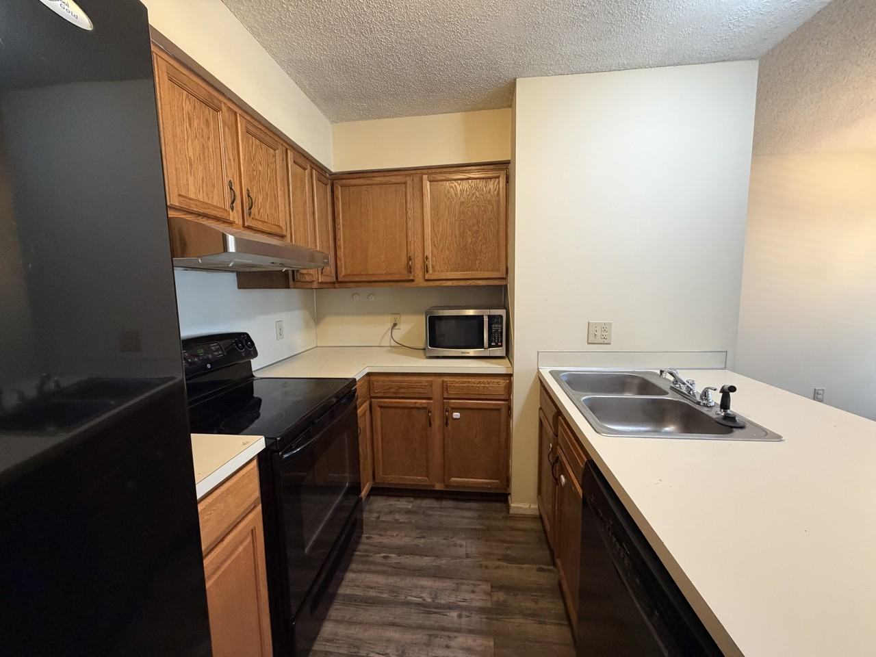 103 W Victoria Ct #F - Photo 2 of 12