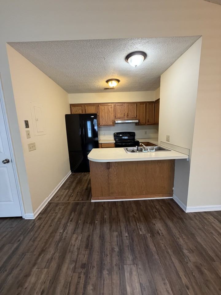103 W Victoria Ct #F - Photo 3 of 12