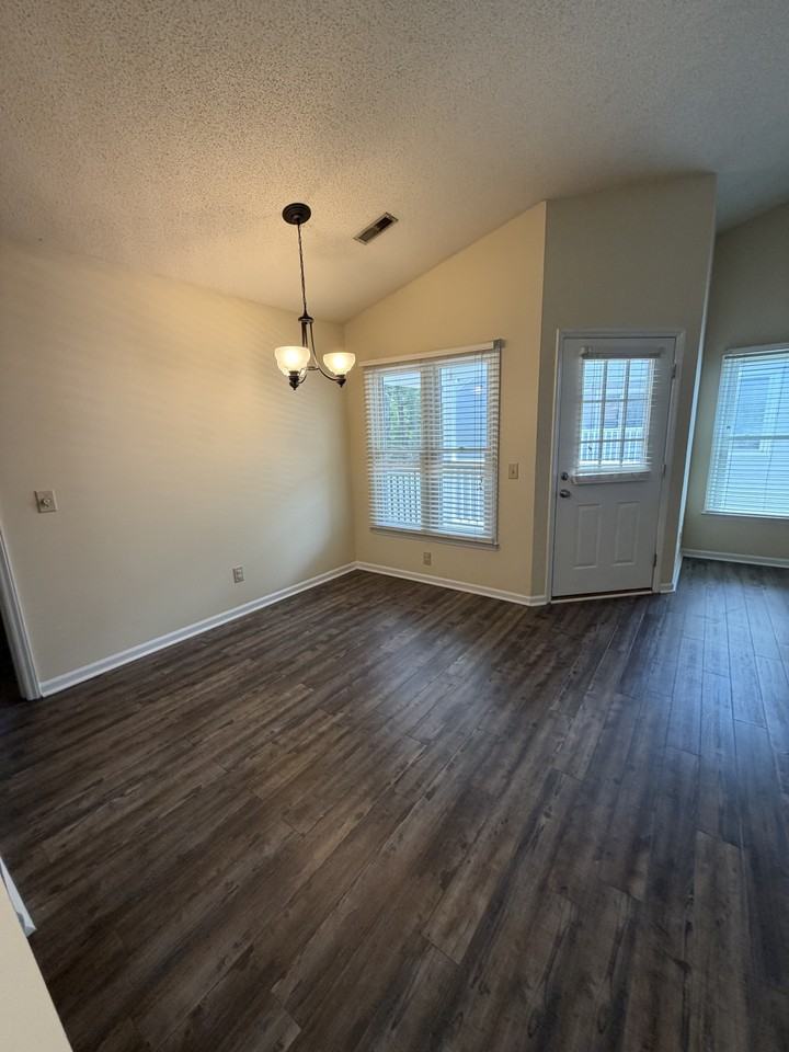 103 W Victoria Ct #F - Photo 4 of 12