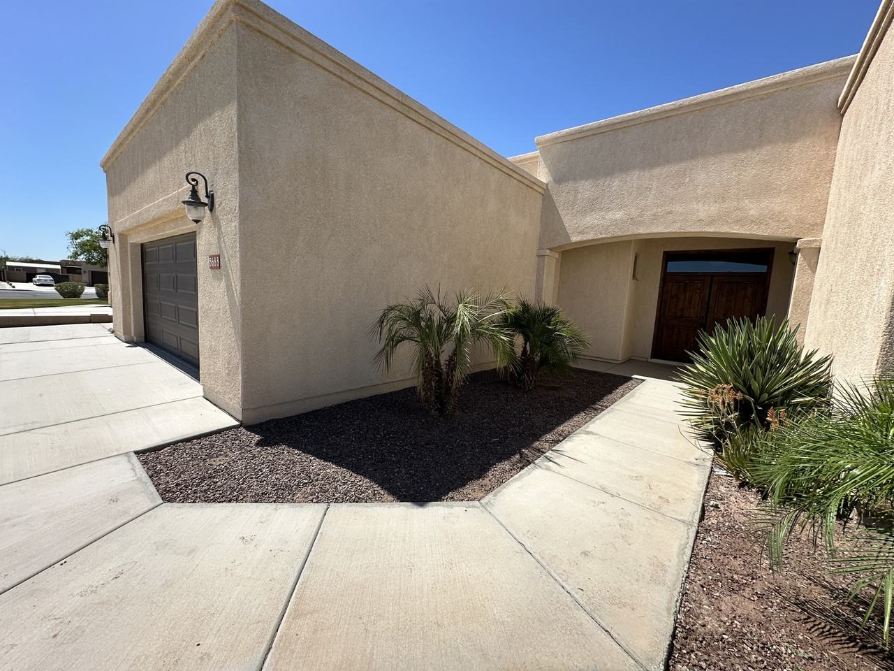 5688 E 39th Pl - Photo 4 of 24