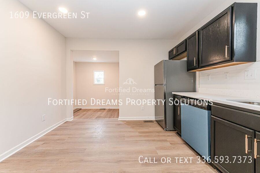 1609 Evergreen St - Photo 6 of 30