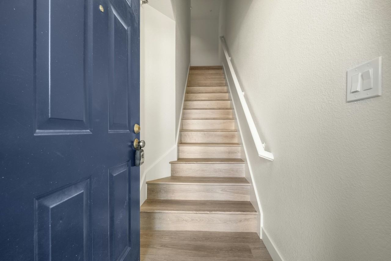 55 Donada Place - Photo 3 of 36