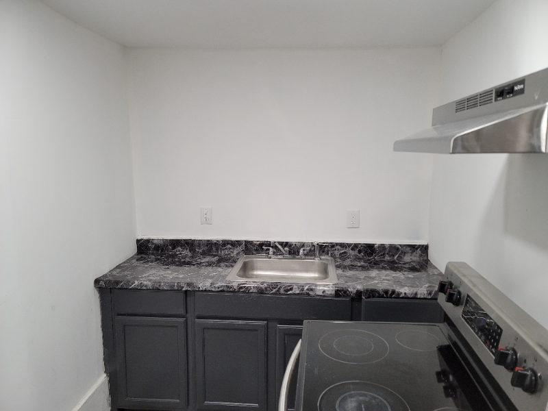 135 Willow St #B - Photo 4 of 32