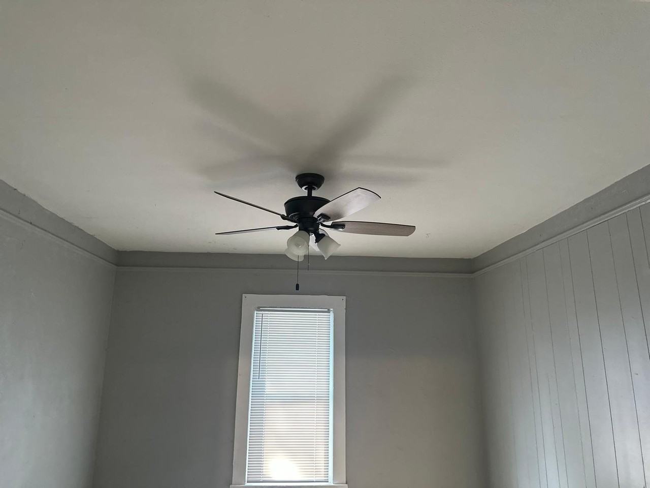 601 8th St W #A - Photo 2 of 10