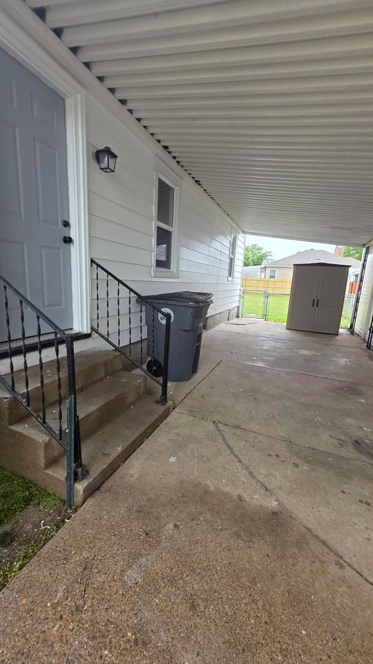 2516 N Evans Ave - Photo 2 of 10