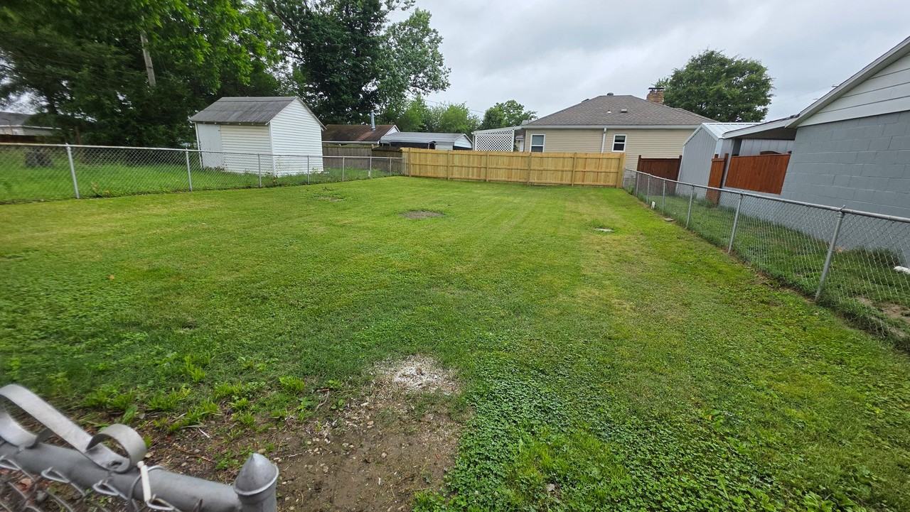 2516 N Evans Ave - Photo 3 of 10
