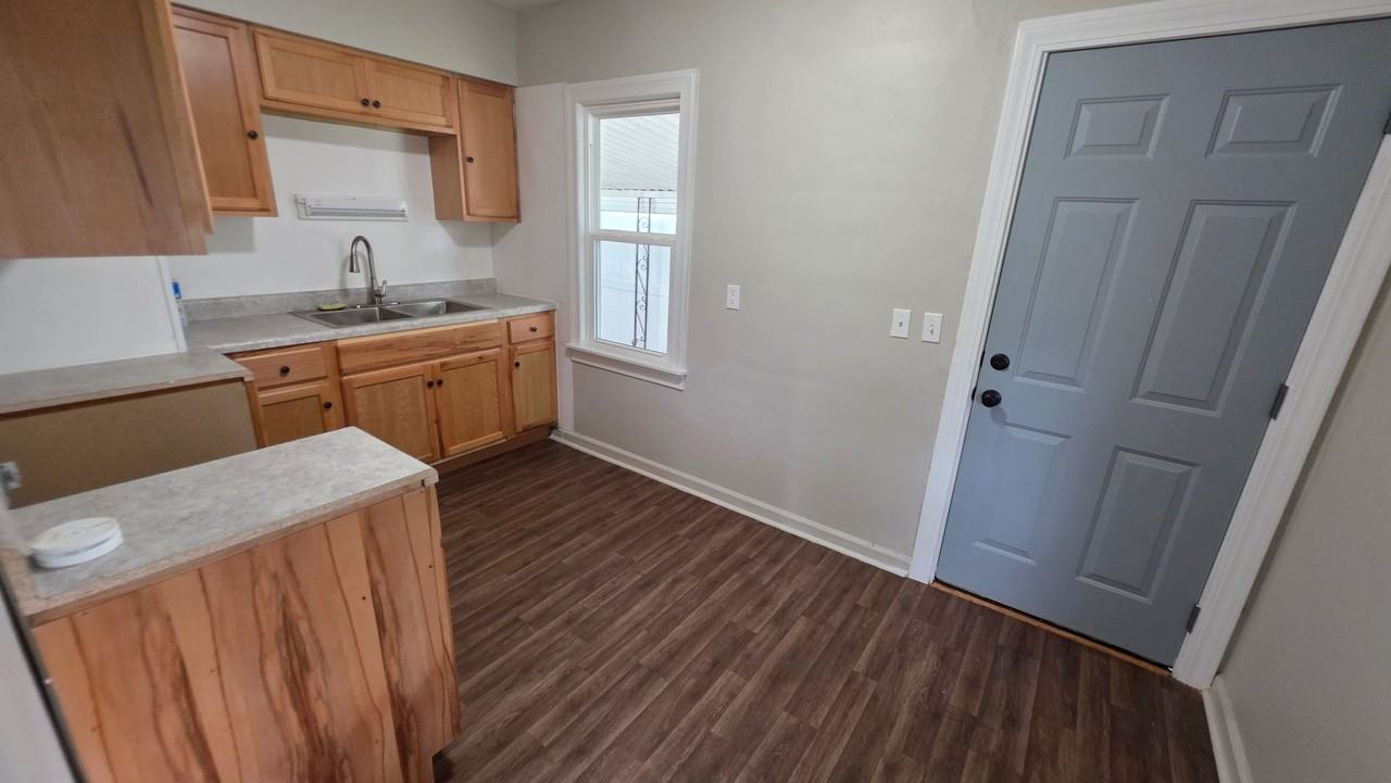 2516 N Evans Ave - Photo 4 of 10