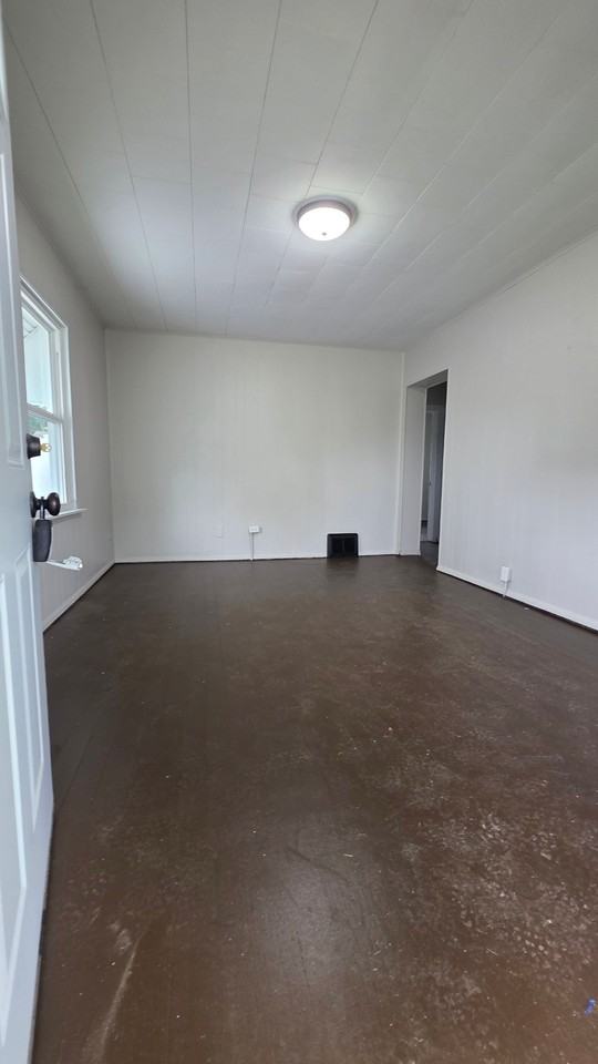 2516 N Evans Ave - Photo 6 of 10