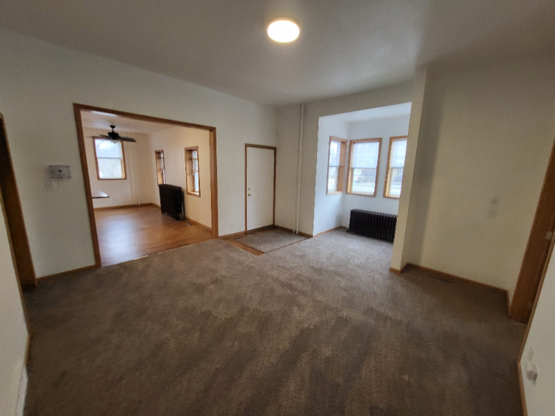 403 1st Ave Ne #1 - Photo 2 of 8
