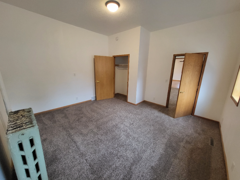 403 1st Ave Ne #1 - Photo 3 of 8