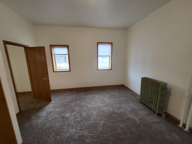 403 1st Ave Ne #1 - Photo 5 of 8