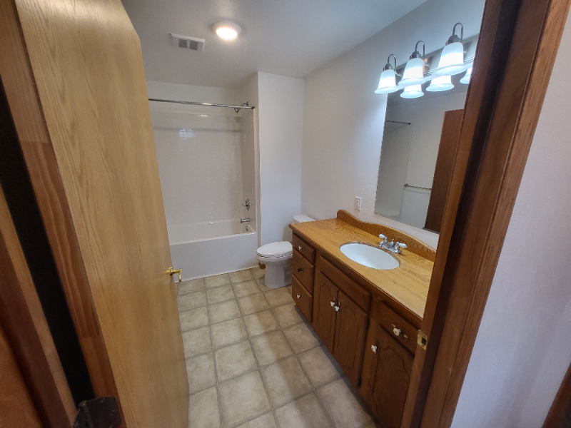 403 1st Ave Ne #1 - Photo 6 of 8