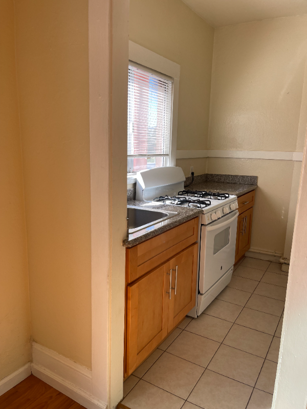 3524 Foothill Blvd #16 - Photo 5 of 10