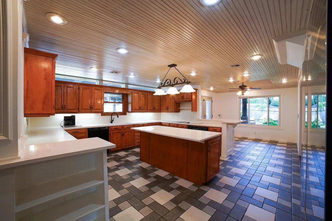 3069 Summit Dr - Photo 4 of 20
