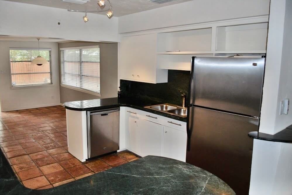 111 S Lawsona Blvd - Photo 3 of 10