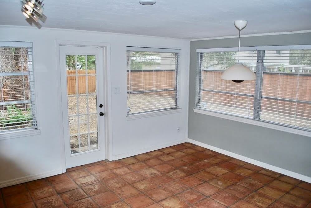 111 S Lawsona Blvd - Photo 7 of 10