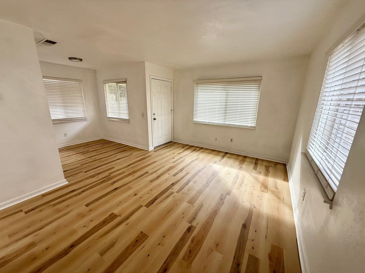 1317 Locust St #B - Photo 2 of 12