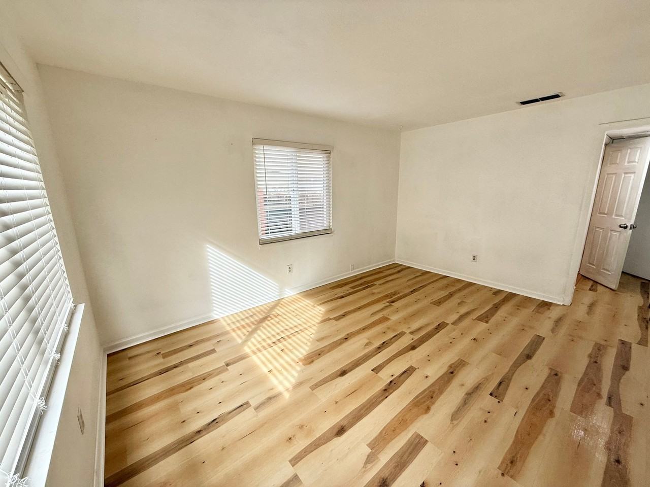 1317 Locust St #B - Photo 5 of 12