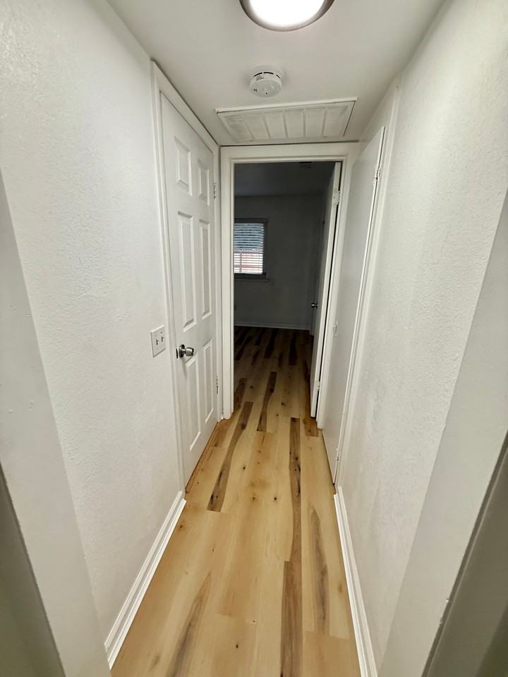 1317 Locust St #B - Photo 6 of 12