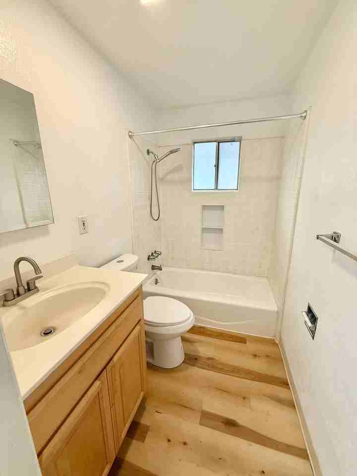 1317 Locust St #B - Photo 7 of 12